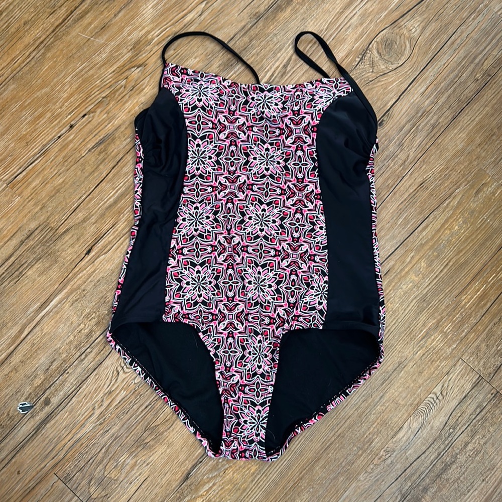 Catalina Women’s Swimsuit Size Medium